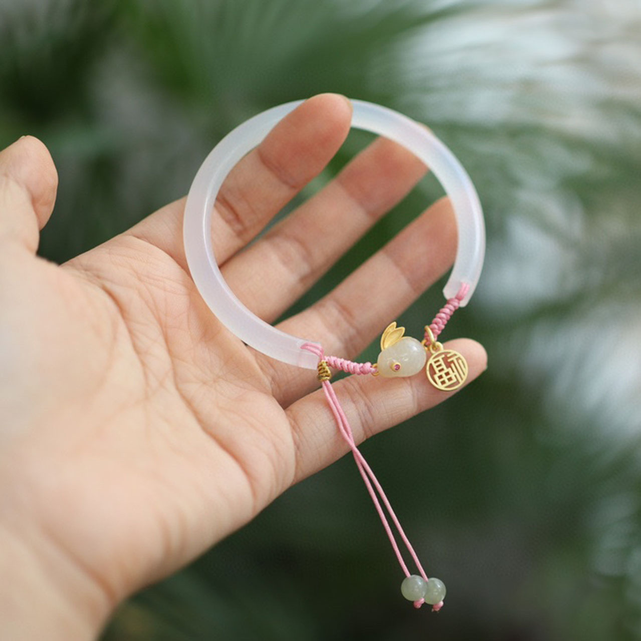 The rabbit of the same style as Douyin fell in love with the bracelet, agate and chalcedony Dingdang bracelet, beauty strip and half bracelet design of the jade rabbit pic 25