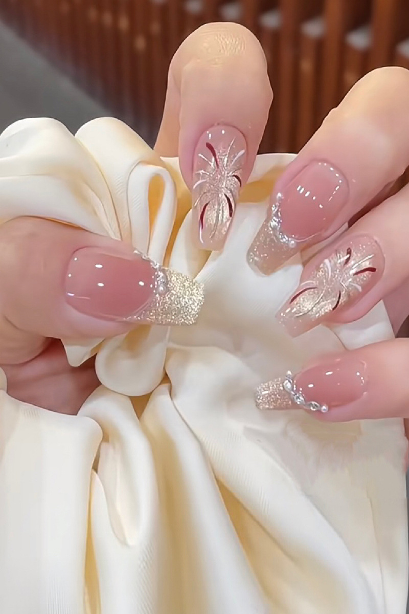 Best-selling wearable nail art pieces with a high-end look, cat-eye fireworks water diamonds, handcrafted nail art patches, and Xiaohongshu Hot Girl pre-made nails pic 11