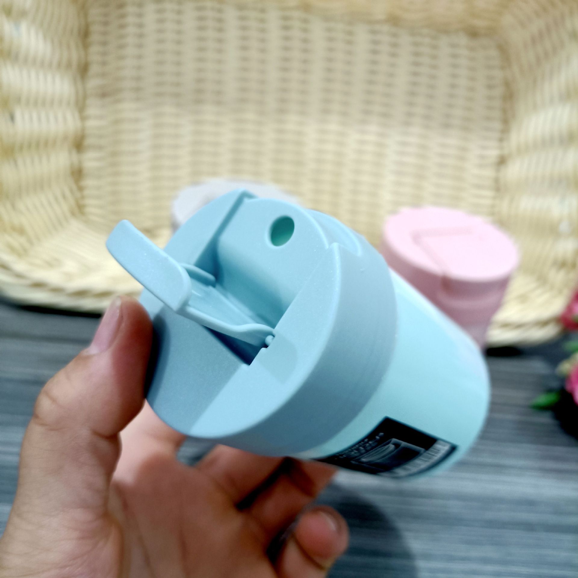 Korean-style colored toothpick boxes, colored toothpick buckets, fashionable toothpick boxes, supermarket and shopping mall toothpick cylinders, wholesale at 1 yuan or 2 yuan pic 2