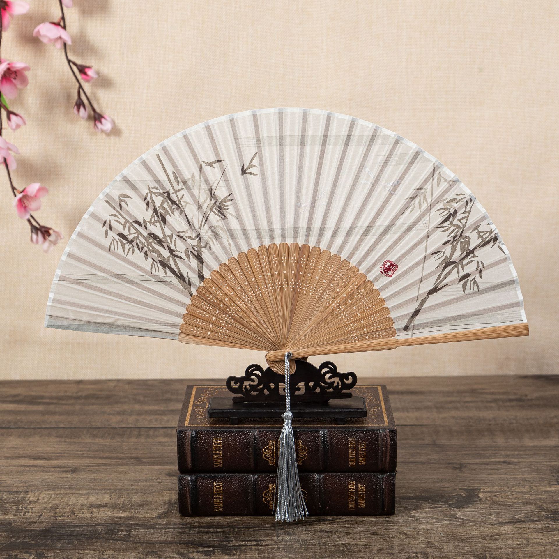 复古精品折扇  真丝扇子丝绸礼品折扇 高档古风舞蹈旗袍折扇批发详情5