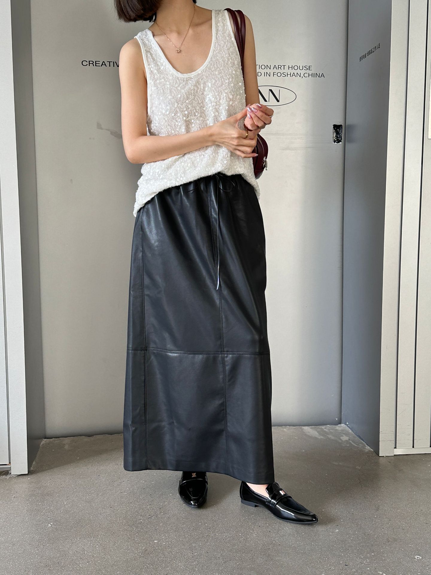 2024春新款韩版亮皮尖头粗低跟百搭金属扣软皮学院风女士小皮鞋单详情11