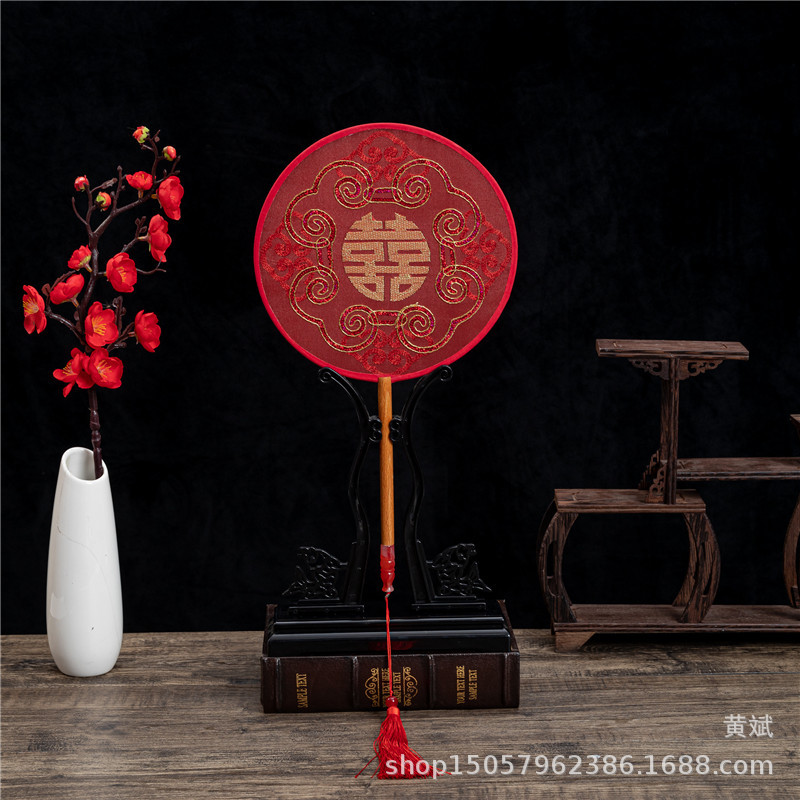 古风婚礼团扇刺绣宫扇盘金绣新娘伴手礼拍照道具扇子金色喜字喜扇详情8