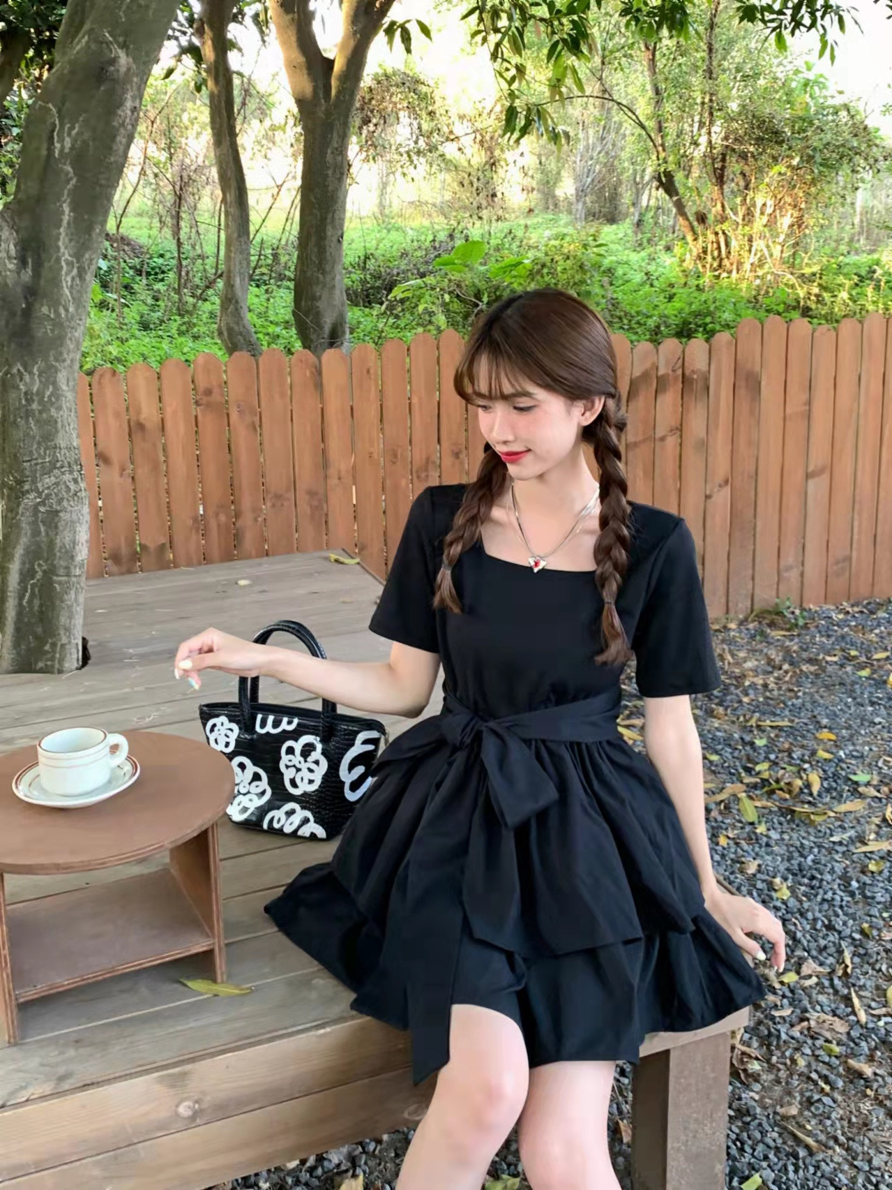 The new summer dress features a French Herben style with a slimming and elegant appearance. It is a trendy short-sleeved pleated dress with a bow tie and a cinched waist pic 6