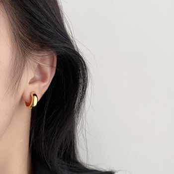 Small C-shaped smooth geometric pattern scented plate ear clips for women, no ear piercings, wearable earrings, elegant earrings factory direct sales pic 14