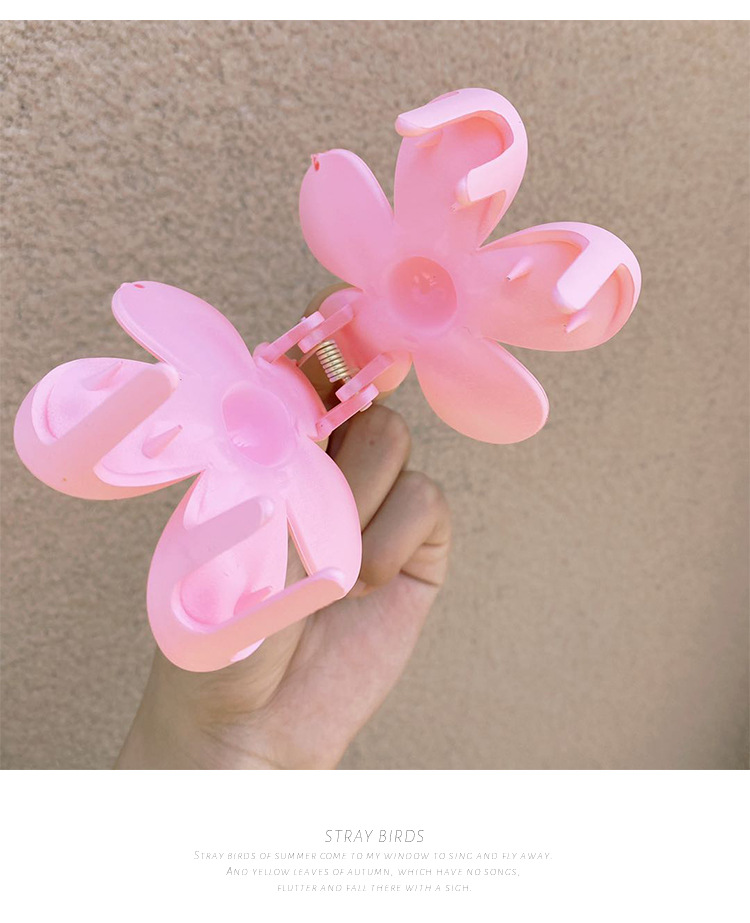 Duowei accessories, the same style as the Korean Internet, featuring a popular grab clip with a large flower design, is a super fairy-like hair clip and updo accessory for girls pic 13