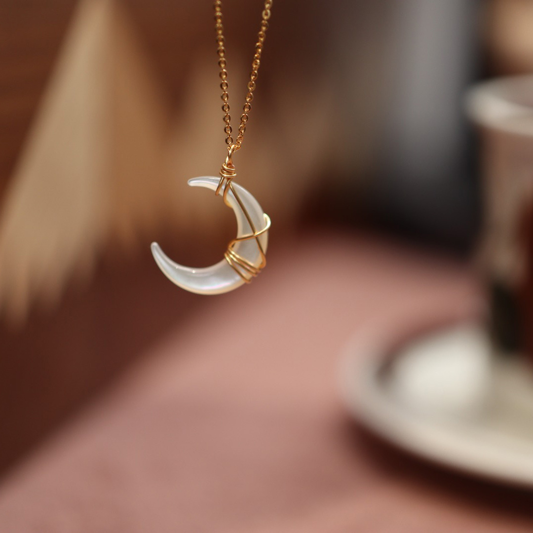 A hand-woven disc shell necklace, moon pendant and retro pendant necklace with the same style as Canglan Jue Gu LAN as a small gift pic 14