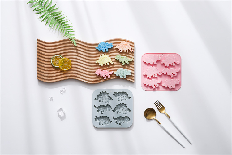 We have 6 different types of silicone molds for baking, chocolate molds, ice cube trays and cake molds in stock pic 8