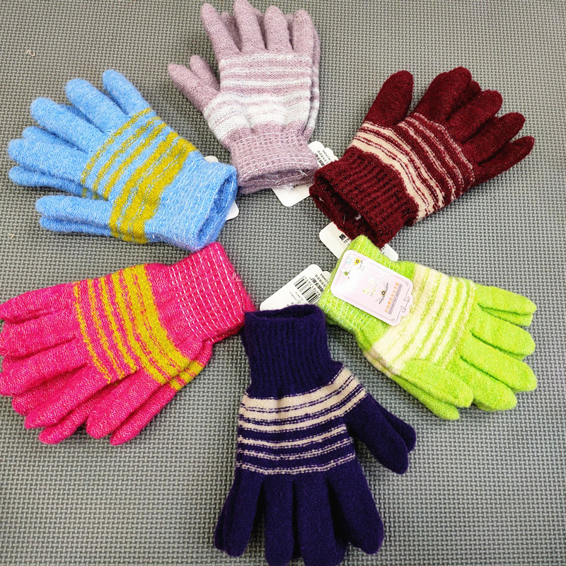 Factory direct sales of new winter fashion gloves for warmth, suitable for both men and women, cycling all-fingered hands, wholesale two-yuan store pic 2