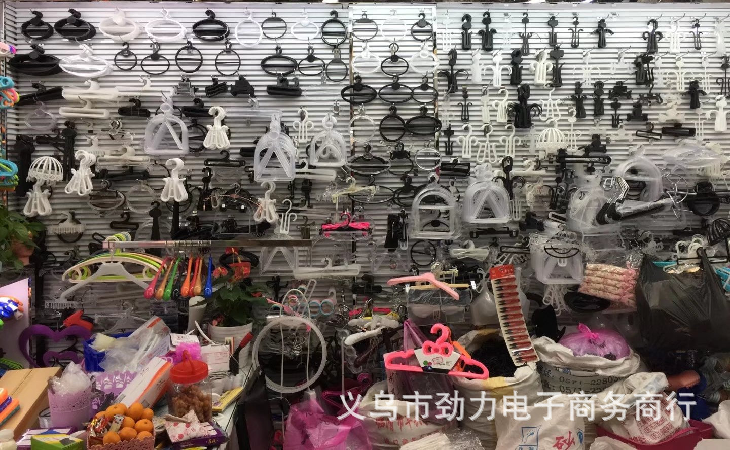 现货塑料帽架帽子架帽子挂钩展示架收纳衣架毛线帽儿童帽店夜市详情18