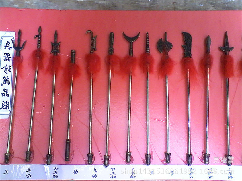 The eighteen Types of weapons collection board is large and has a four-color weapon board with a red comb pic 3