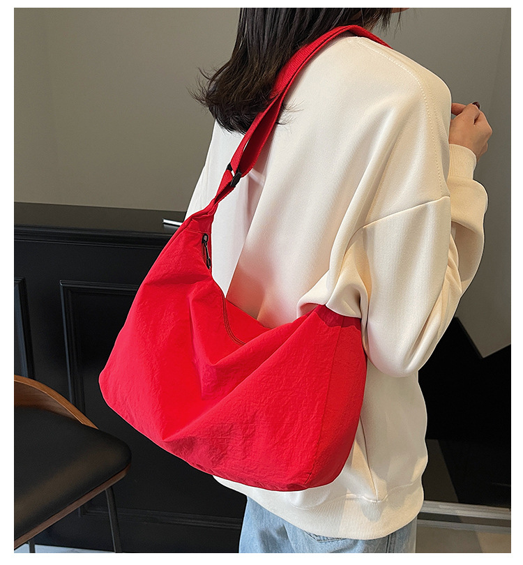 防水尼龙布袋斜挎包2024新款百搭饺子包简约百搭大容量上课单肩包详情1