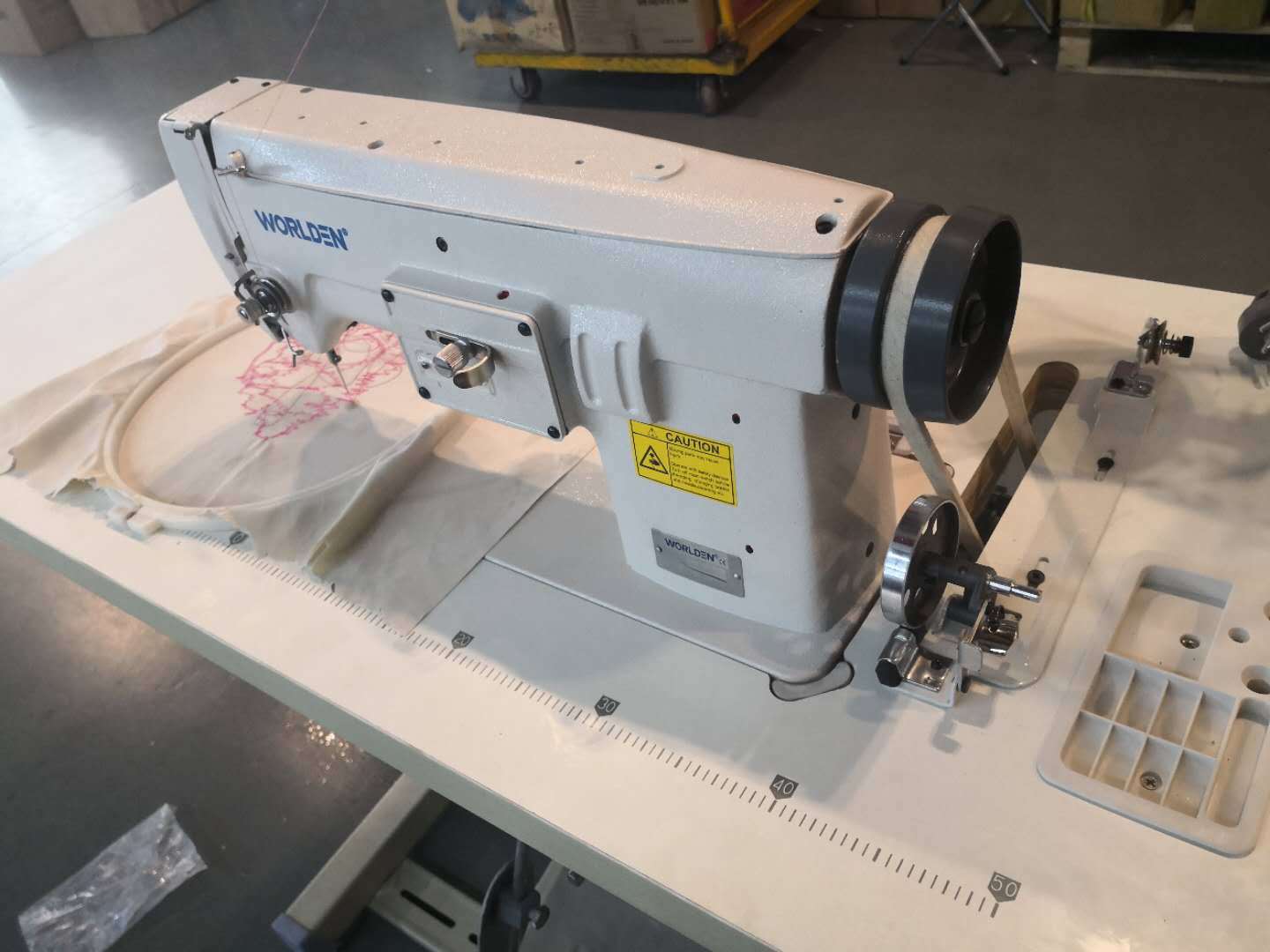 Herb-shaped sewing and embroidery machine LZ-271 hand-pushed embroidery sewing machine Embroidery and make-up embroidery machine pic 4