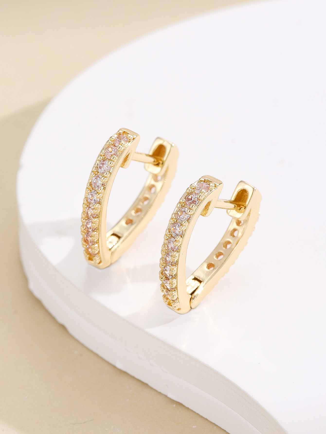 Cross-border best-selling Korean-style fashionable and trendy retro earrings and ear buckles, cute chanel-style, slightly inset rhinestones, elegant ear rings for women pic 3
