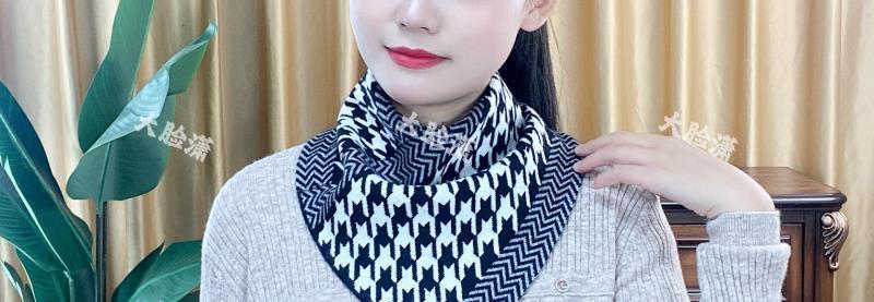 2023 New Style of Korean-style versatile cold-proof scarf for women to keep warm and protect the cervical vertebrae in autumn and winter. It is a knitted triangular scarf pic 3