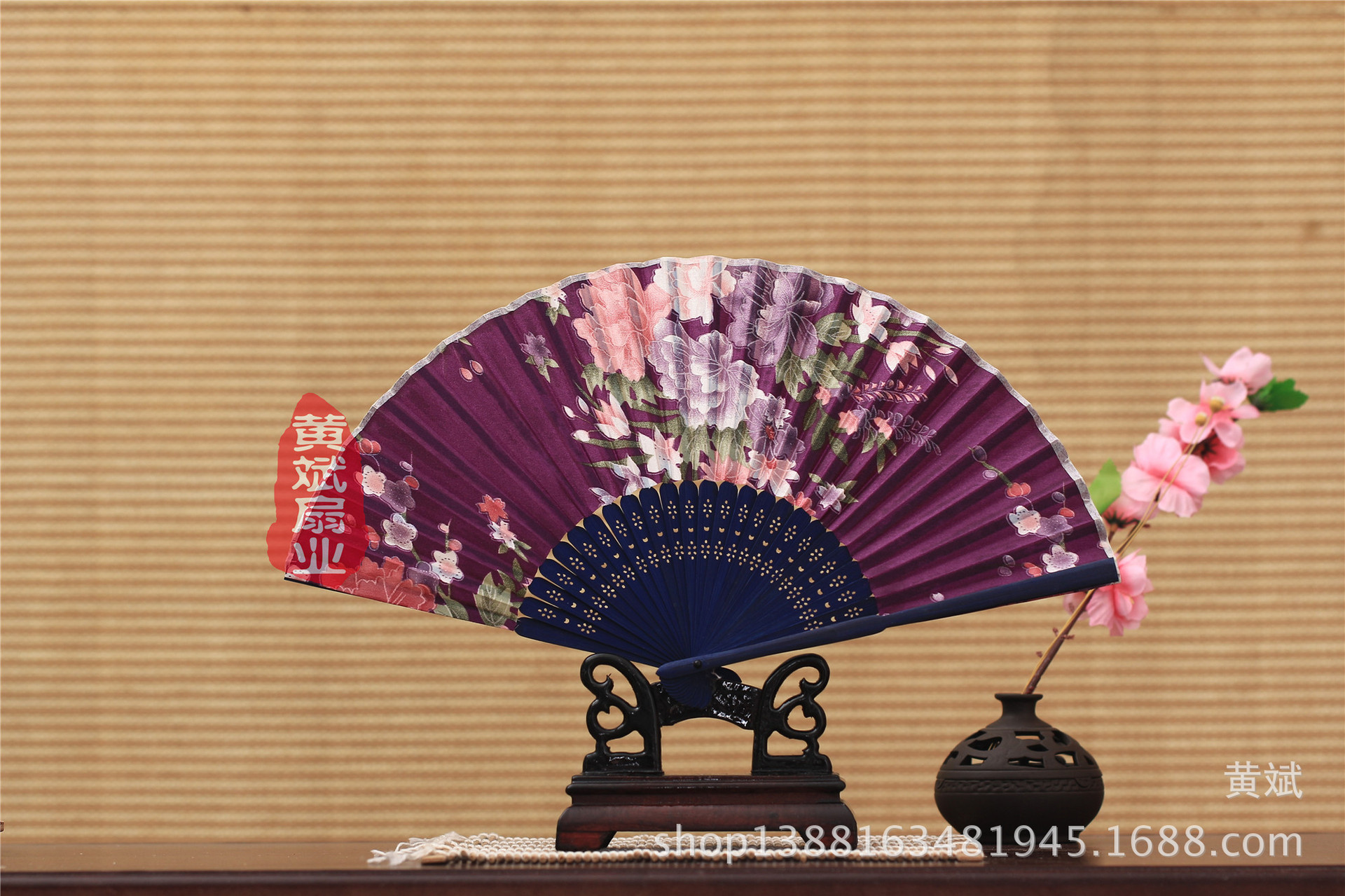 厂家直销 竹骨中国风工艺品女扇 复古绸布扇 日式和风折扇 批发详情6