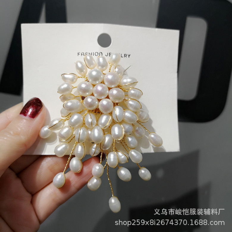 Elegant and refined brooch for ladies, simple Korean crystal corsage cardigan, sweater, pin buckle, overcoat accessory pic 13
