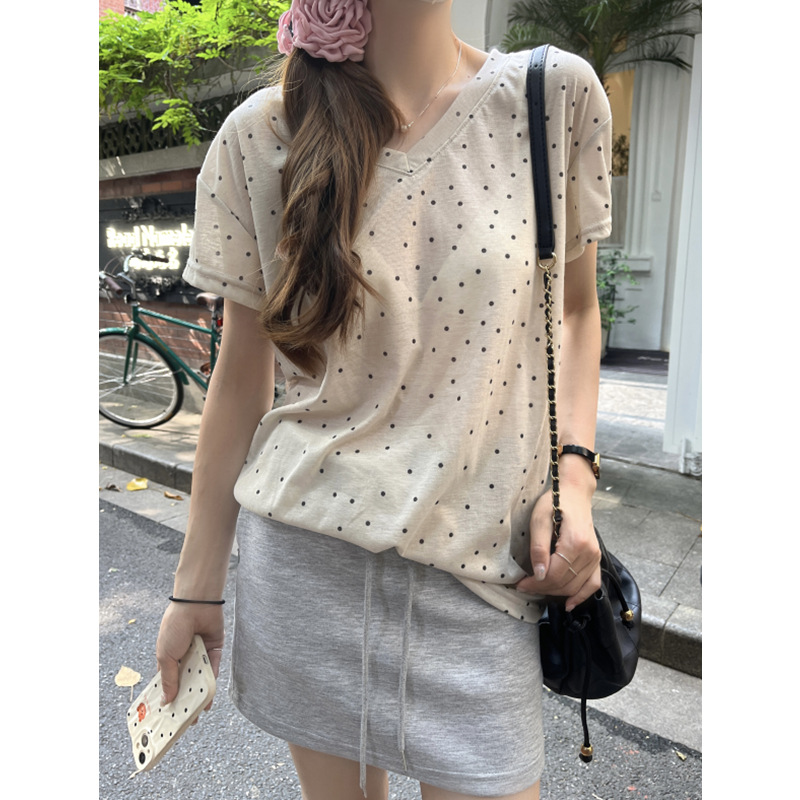 轻薄亲肤V领波点设计感遮肉显瘦打底短袖T恤女夏季新品百搭上衣潮详情38
