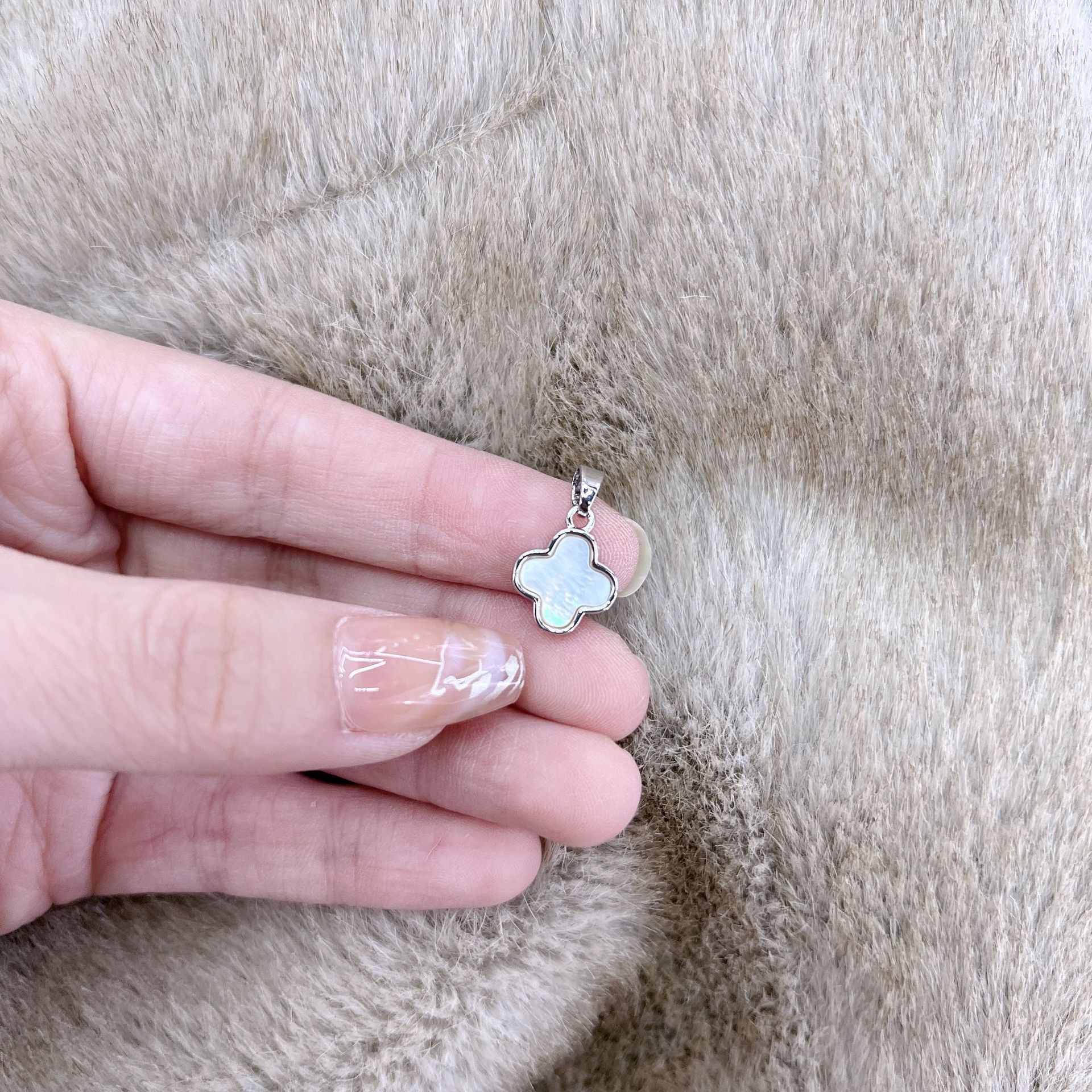 Heart-shaped four-leaf clover pendant with melon seed buckle, freshwater pearl necklace, bracelet, sweater chain pendant, diy jewelry accessories pic 11