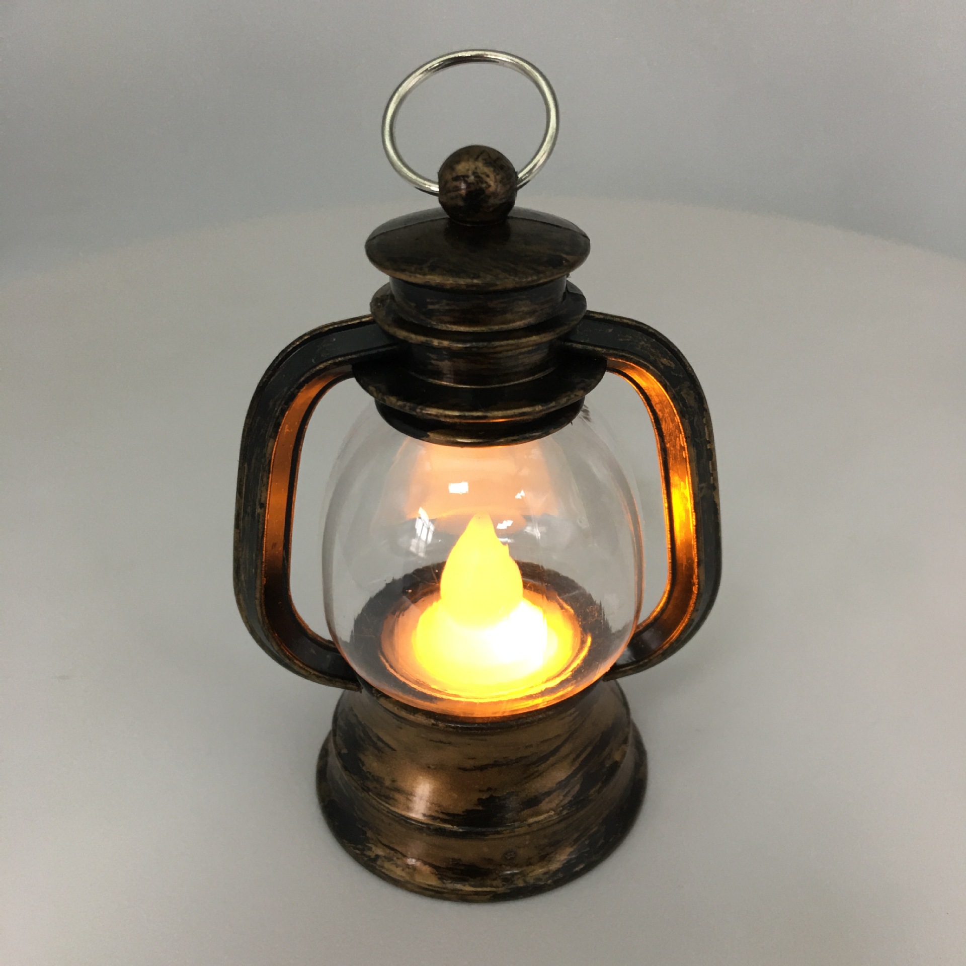 Cross-border new nostalgic and retro oil lamps, hotel counter window display scene atmosphere decoration, horse lanterns, night lights pic 3