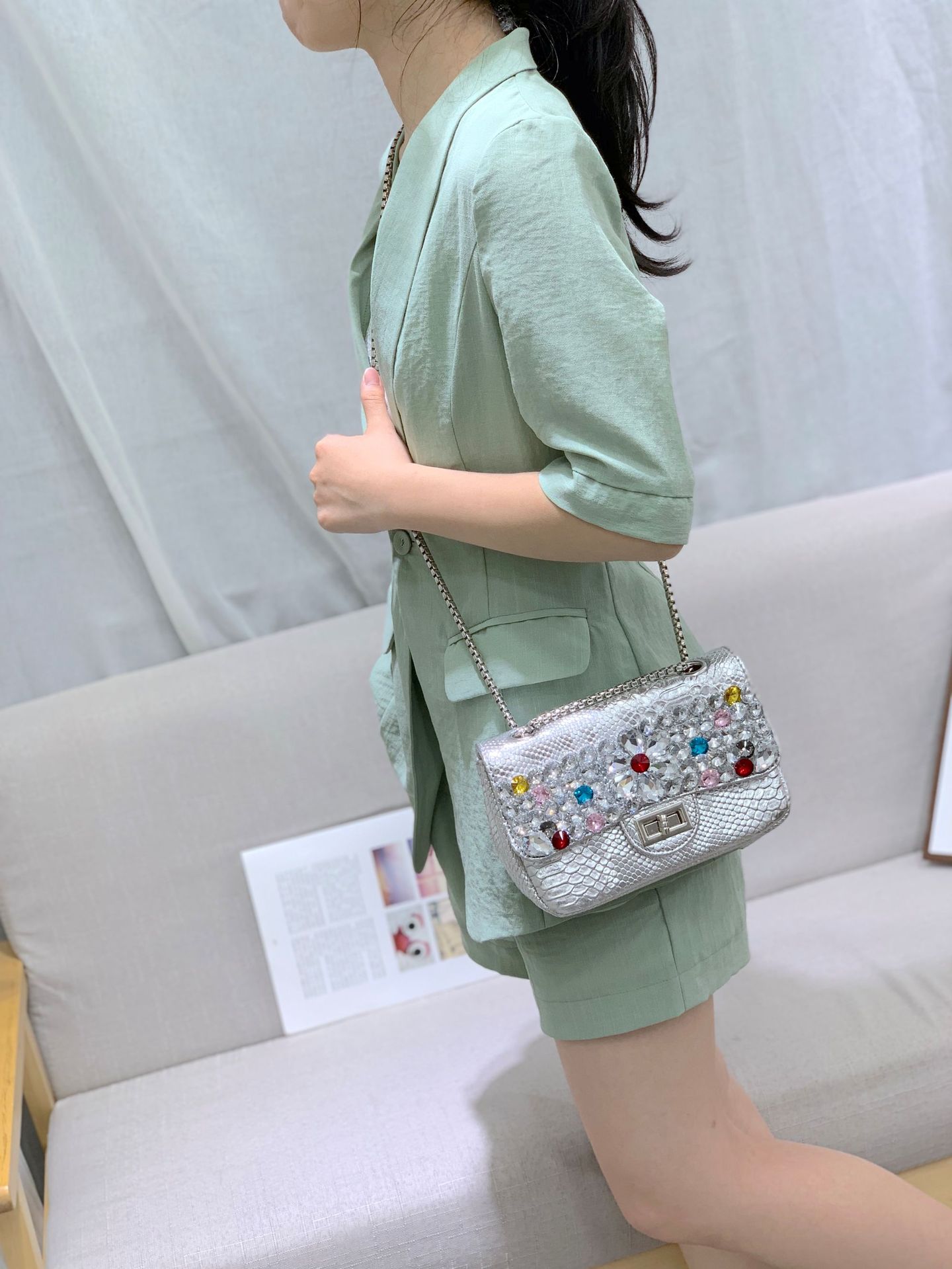 Chanel snake-patterned diamond bag, single-shoulder crossbody bag, crystal gemstone hot mom bag, flower sequined chain bag, water diamond bag pic 6