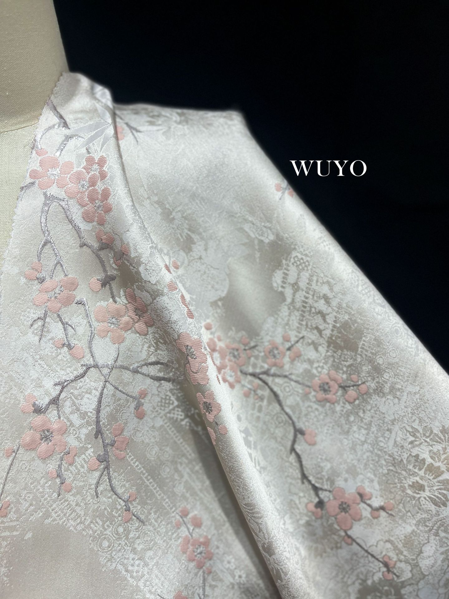 国潮新中式时装面料秋冬梅花香色织提花国风旗袍马甲详情9