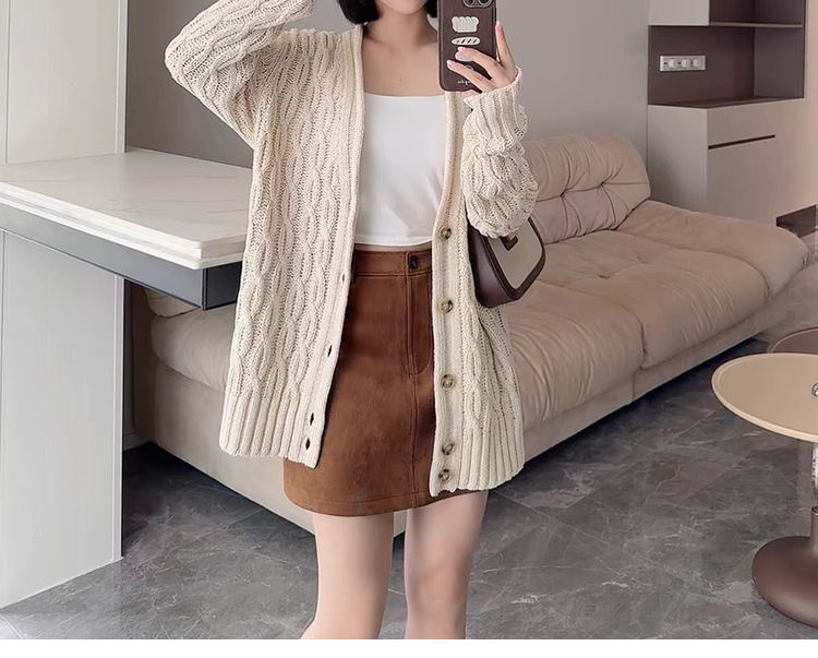 We recommend a classic tweed sweater jacket for women in a laid-back autumn style. It is a fashionable knitted V-neck cardigan with long sleeves pic 9