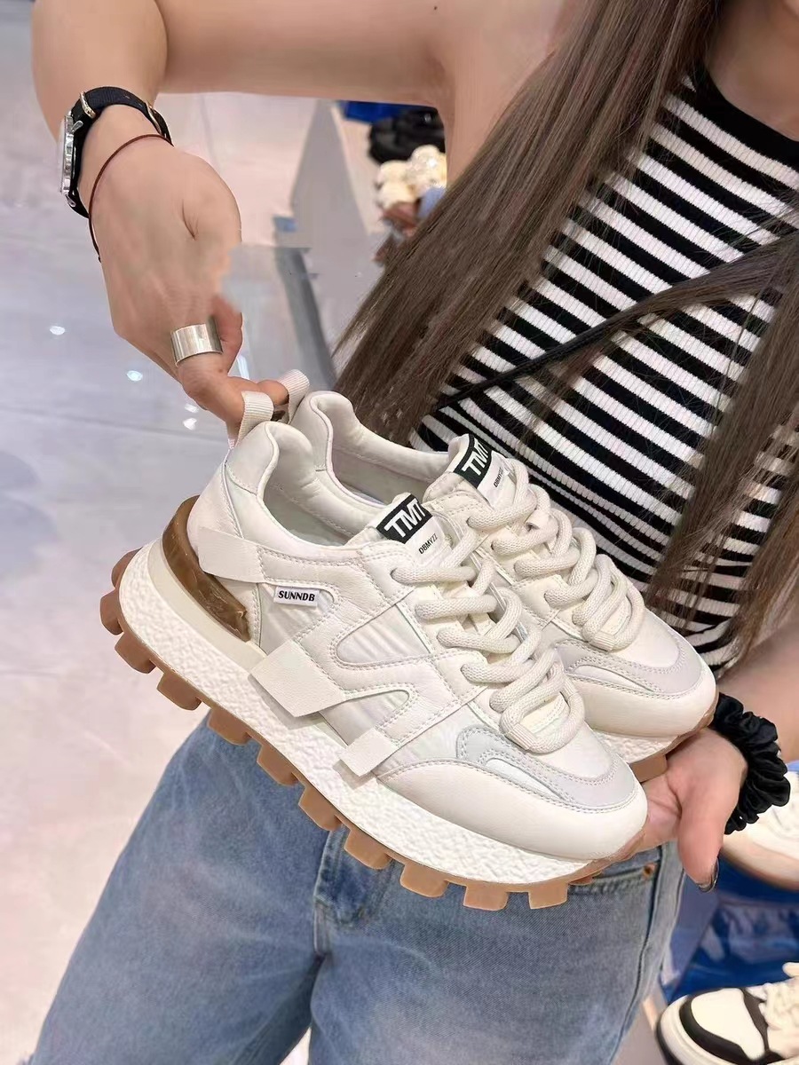 流行女鞋2023新款休闲运动鞋女式厚底百搭老爹鞋台州阿甘跑步女鞋详情1