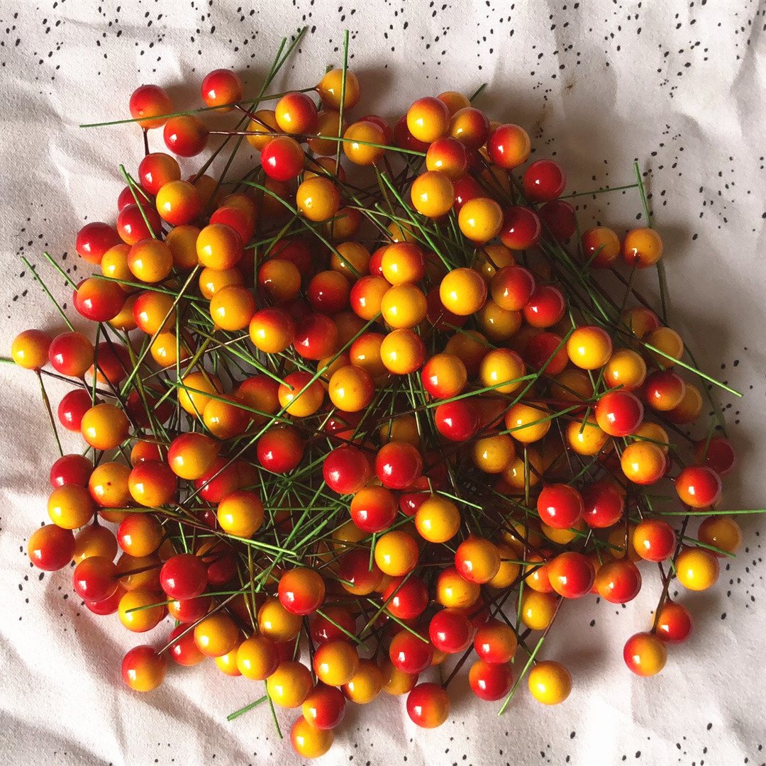 【12 Simulated Foam Berries 】 Gold, Silver, Yellow, Red, Cherry, Pearl Fruit Christmas Accessories (100 pieces) pic 4