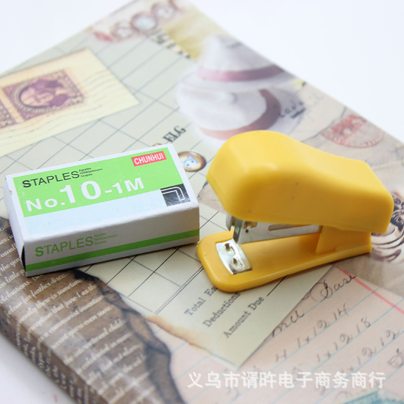 Wholesale of staplers and student supplies from the manufacturer, including staplers for one or two yuan. Wholesale of daily necessities, small commodities and small goods at street stalls pic 13