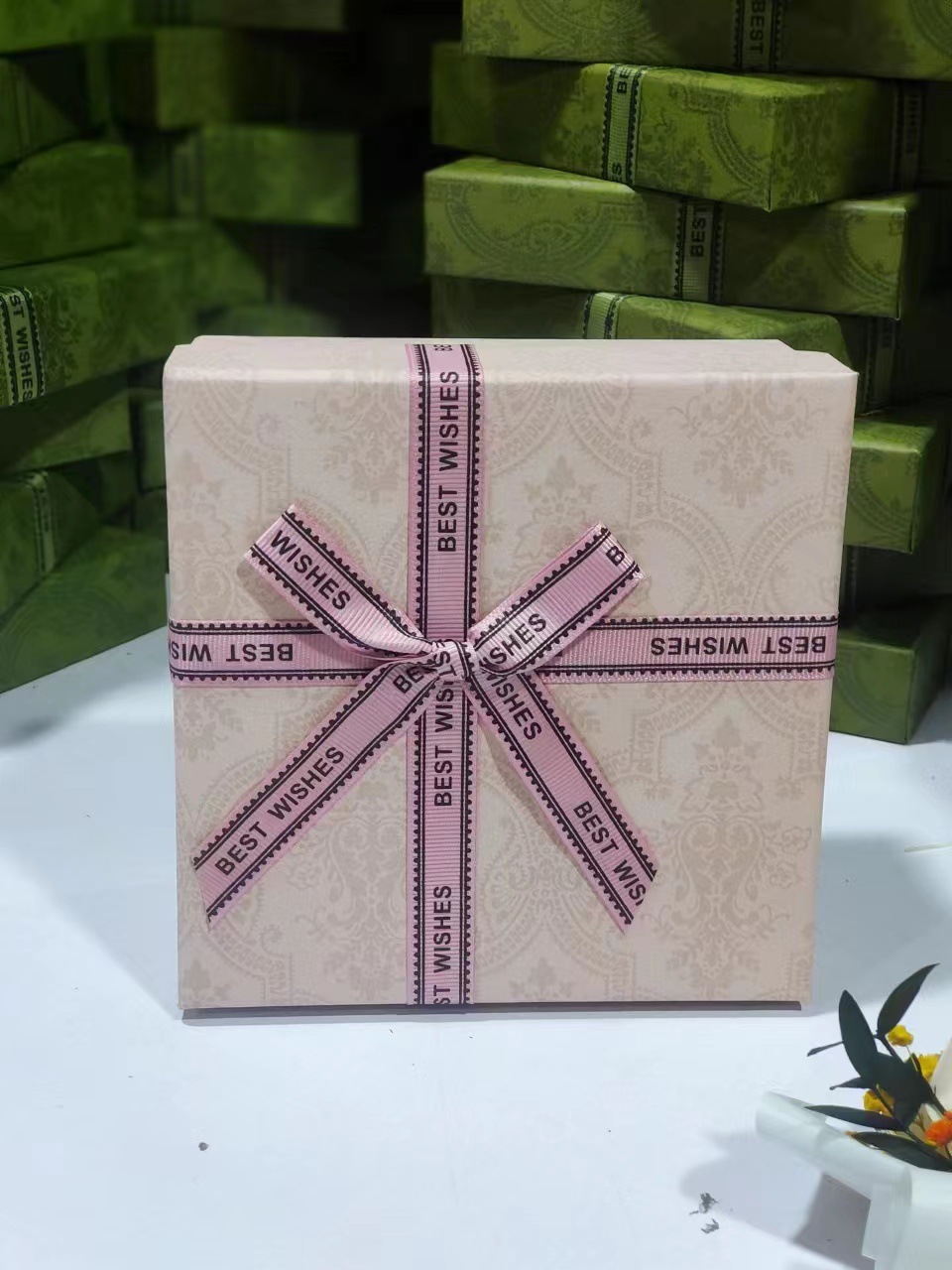 高端轻奢粉红礼物盒女神节伴手礼盒情人节礼品盒神秘紫色口红礼盒详情10