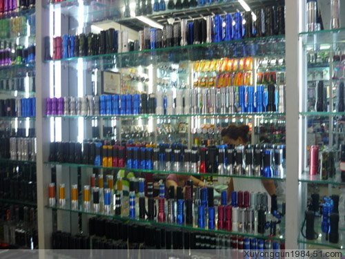 充电手电筒 强光手电筒 CREE 旋转变焦 LED远射聚光调焦礼盒套装 pic 26