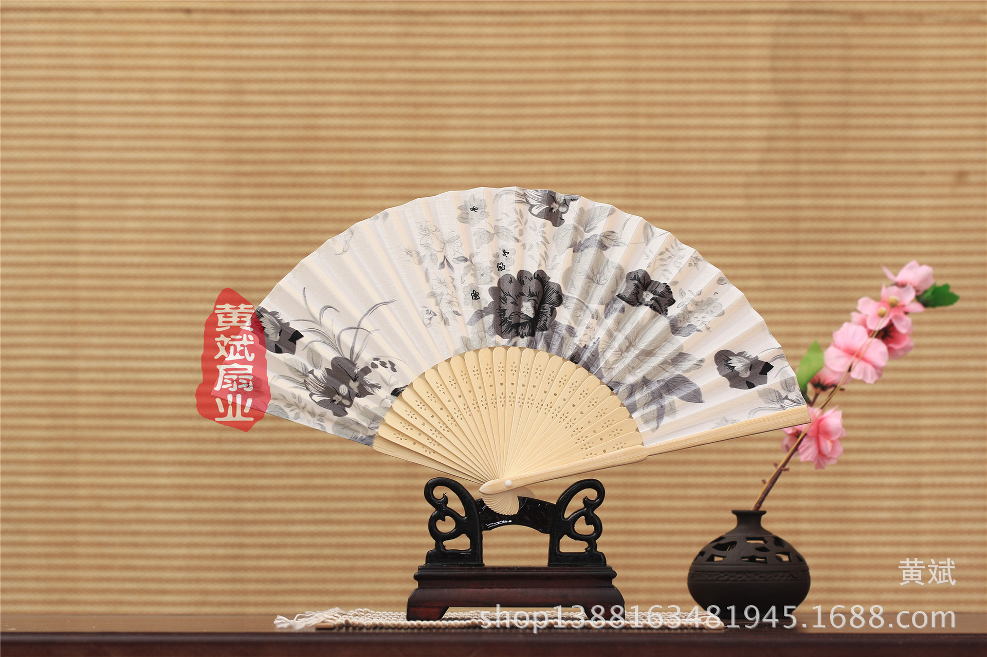 厂家直销 竹骨中国风工艺品女扇 复古绸布扇 日式和风折扇 批发详情9