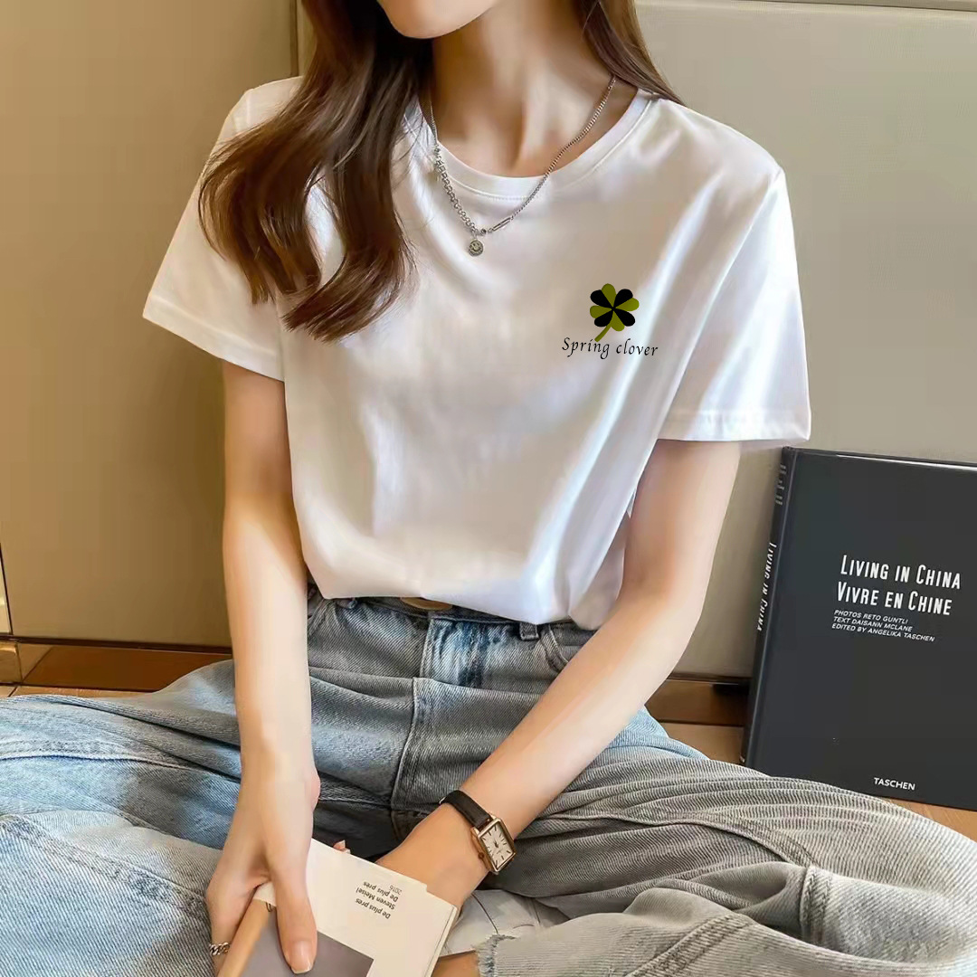 白色四叶绿草.jpg