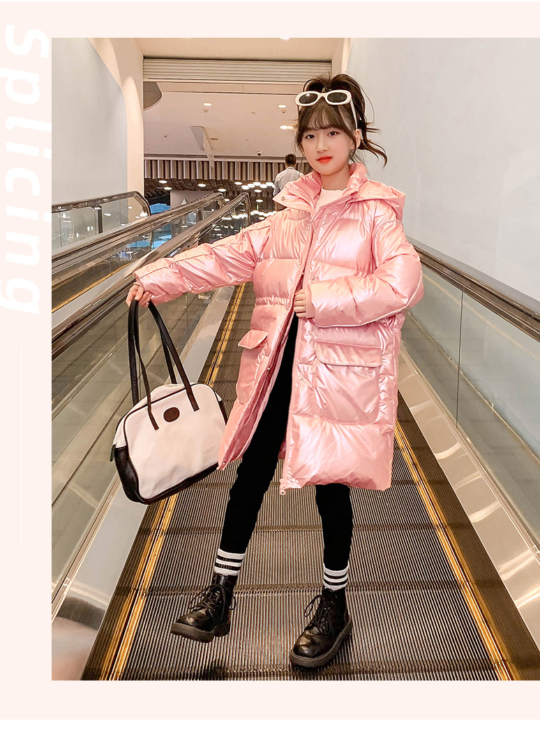 The new cotton-padded jacket for girls in 2023 features a longer winter design with a cinched waist and skirt. It is a plump and stylish cotton-padded jacket for children pic 24