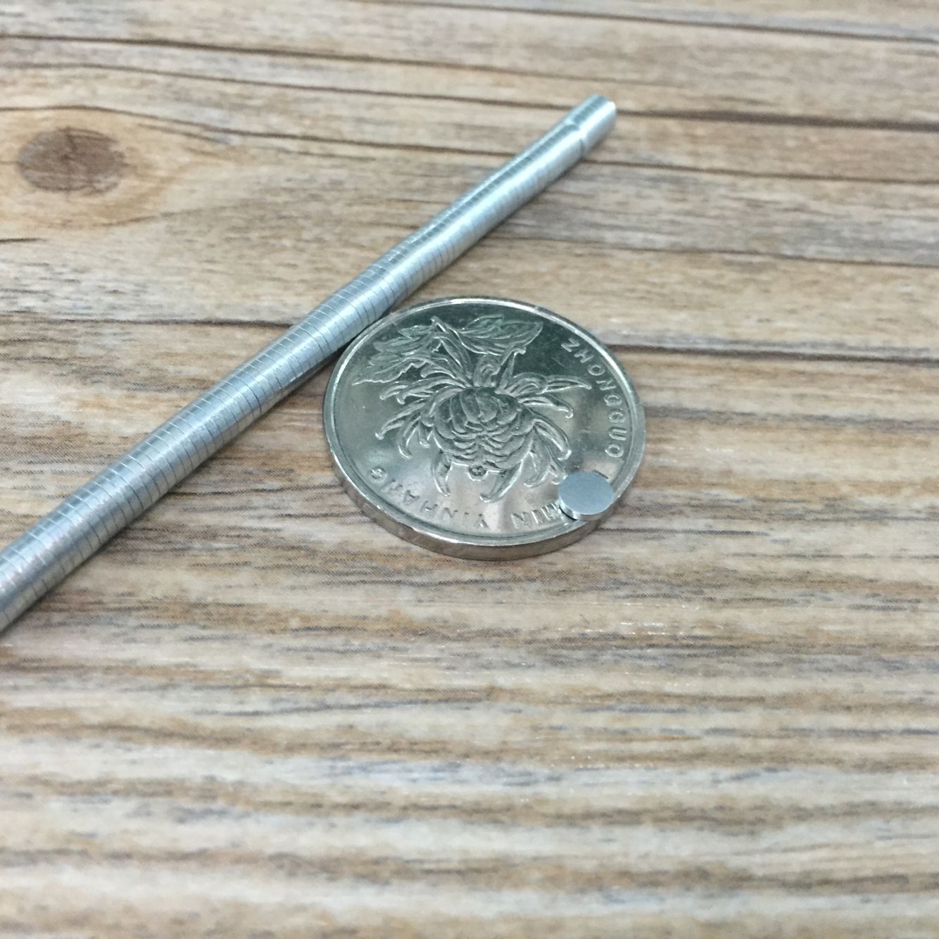 圆形4*1.2毫米磁铁 耳钉饰品用磁钢稀土钕铁硼强磁磁铁吸铁石磁石详情1