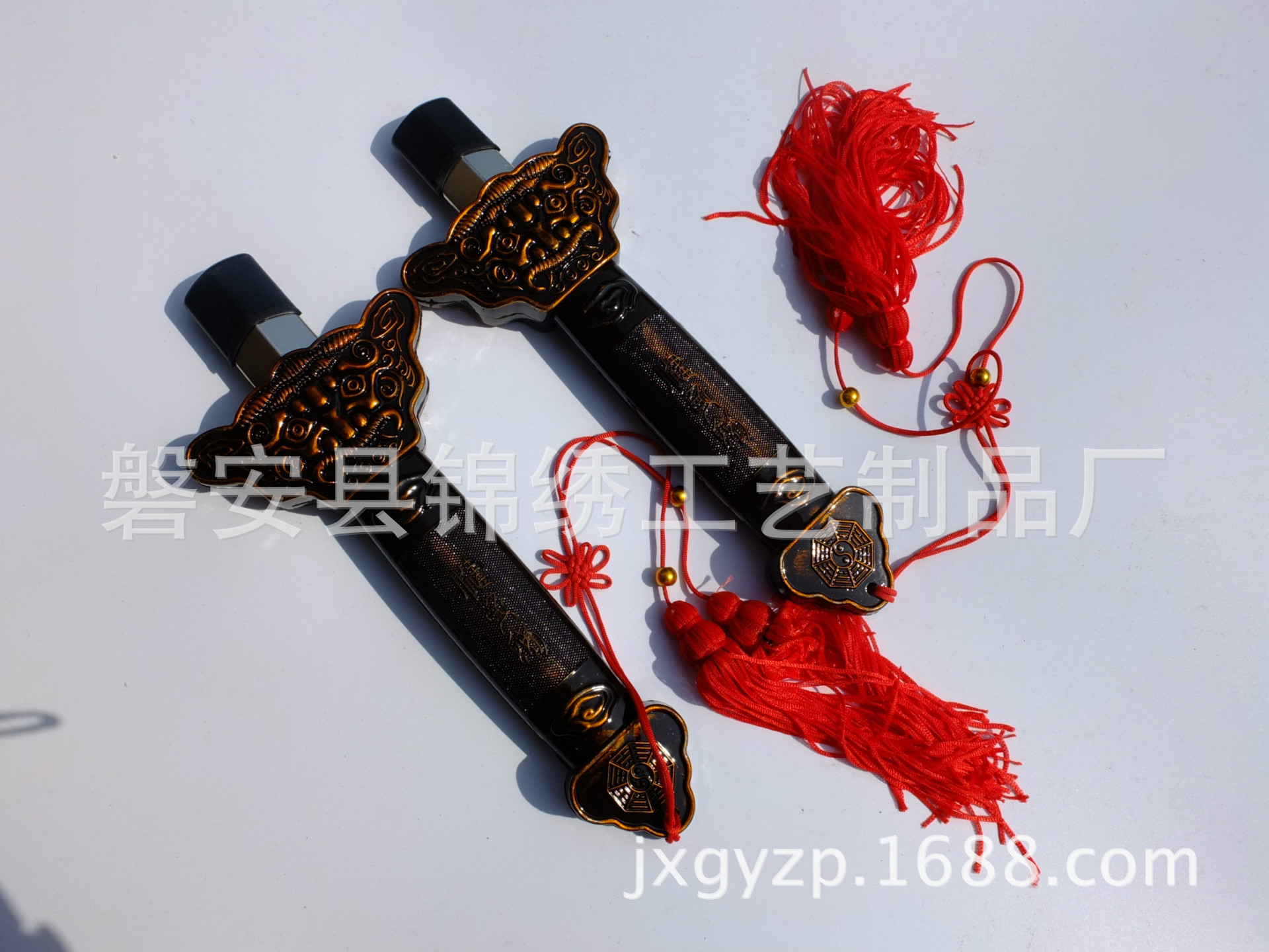 Factory direct sales of telescopic swords, morning exercises, martial arts, Tai Chi swords, unopened at the A Ren Scenic Area Temple Fair ten-yuan store, unpackaged pic 1