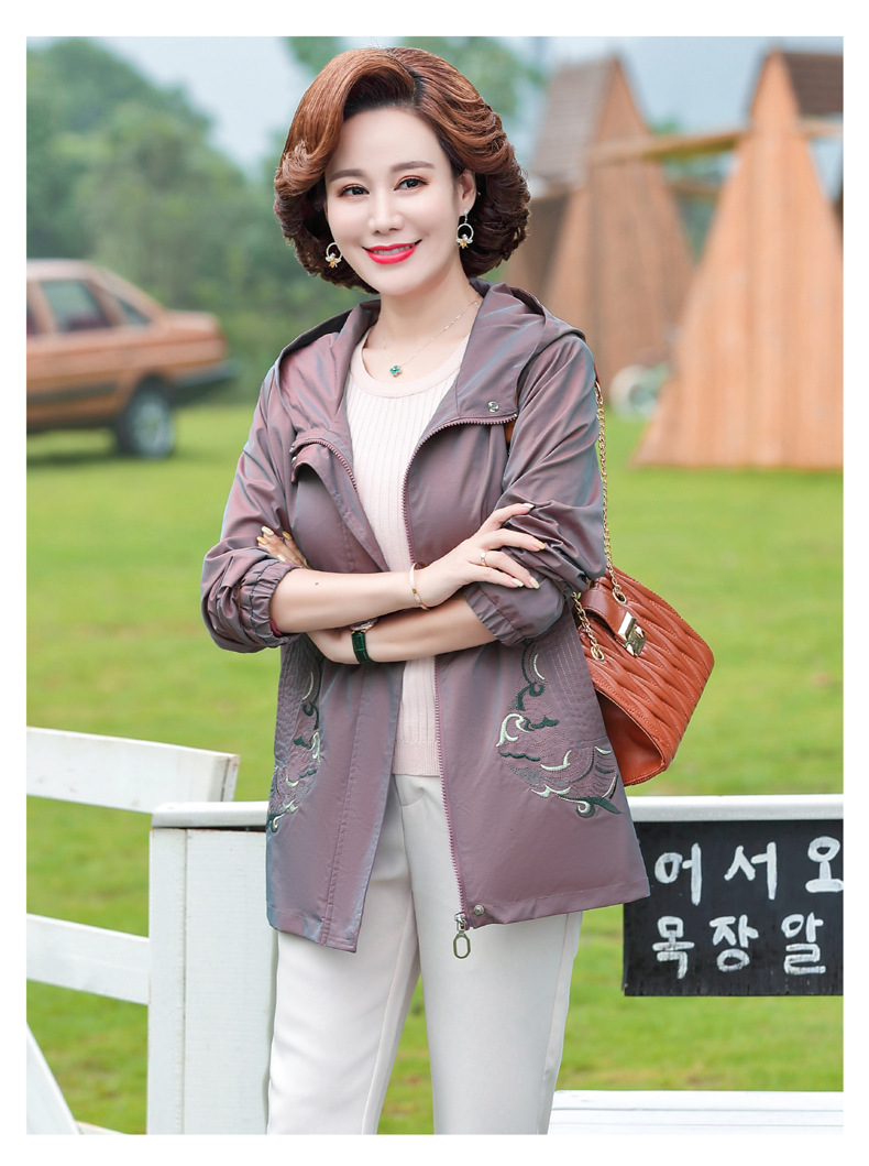 New autumn coats for middle-aged and elderly women, short embroidered jackets for mothers, and hooded windbreakers for middle-aged women pic 28