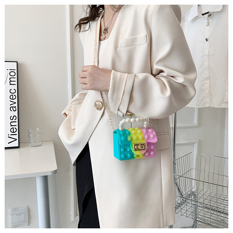 A new silicone bag for women in spring 2022, a trendy and avant-garde rat-killing pearl chain small square bag pic 27