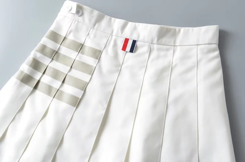 The new TB college style four-bar high-waisted pleated skirt in the summer of 2019 in Europe and America is A bestseller. The A-line skirt is short in the front and long in the back to prevent exposure pic 45