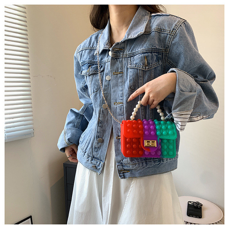 A new silicone bag for women in spring 2022, a trendy and avant-garde rat-killing pearl chain small square bag pic 37