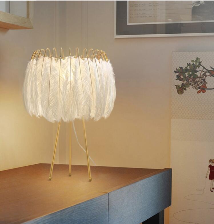 Factory direct sales, popular American-style feather floor lamps, princess bedroom ostrich feather lamps, light luxury European-style living room floor lamps pic 2