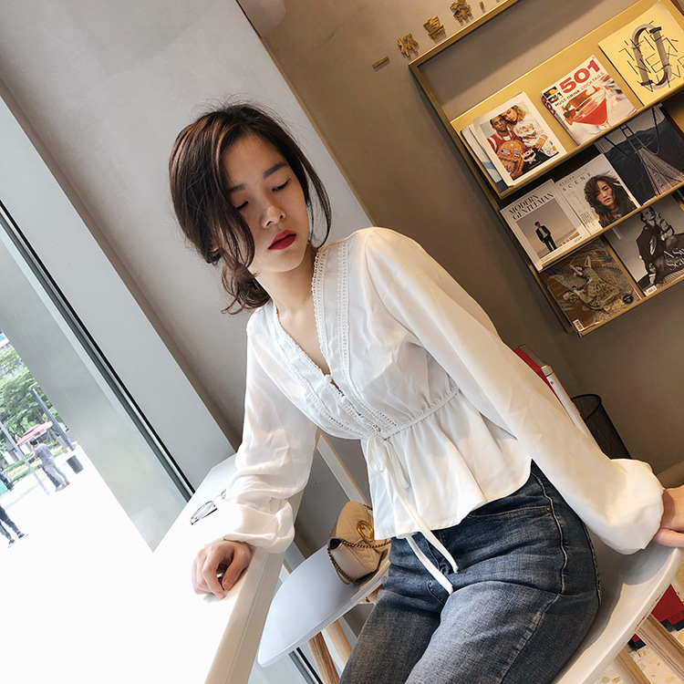 The new summer and autumn collection of the super popular Instagram fairy white lantern sleeve retro court shirt and V-neck chiffon top for women pic 6