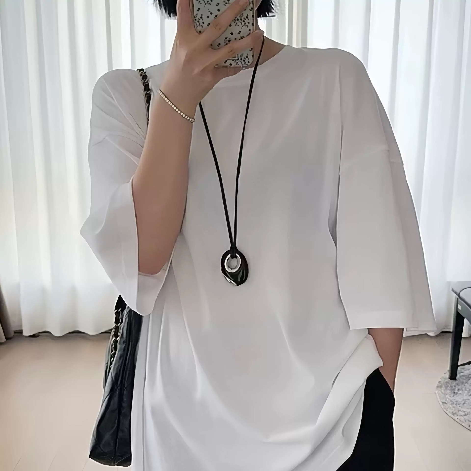 Black geometric pendant leather rope long necklace, a niche design for women, exudes a sense of high-end and light luxury. 2024 new sweater chain trend pic 8