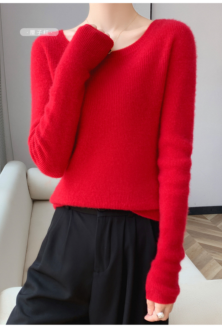 A seamless 100 pure wool sweater for women with a V-neck, slimming and form-fitting look. Pair it with a cashmere base knitted sweater for winter pic 36