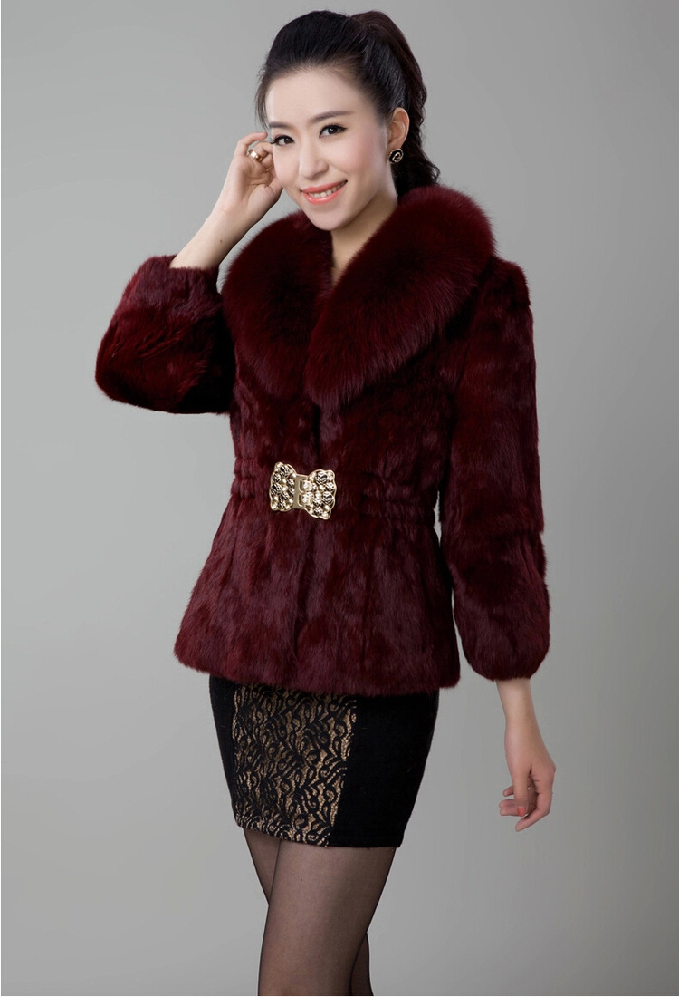 A new Korean-style fur coat for women in the autumn and winter of 2021, featuring short rabbit fur and fox fur collar faux fur for a slimming look pic 2