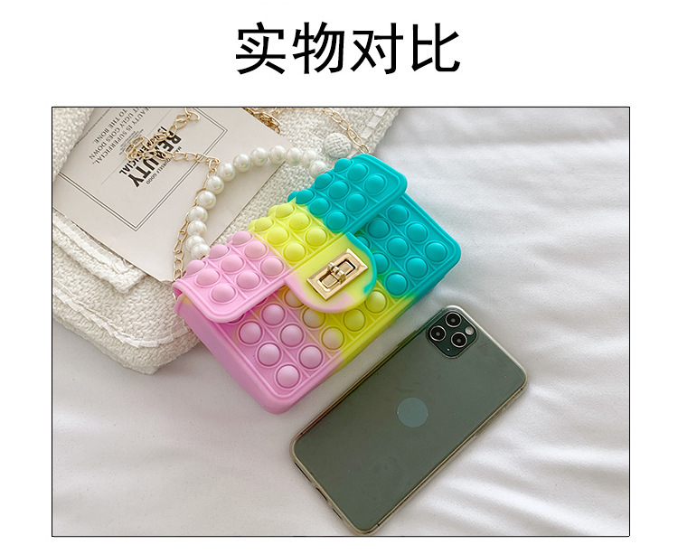 A new silicone bag for women in spring 2022, a trendy and avant-garde rat-killing pearl chain small square bag pic 3
