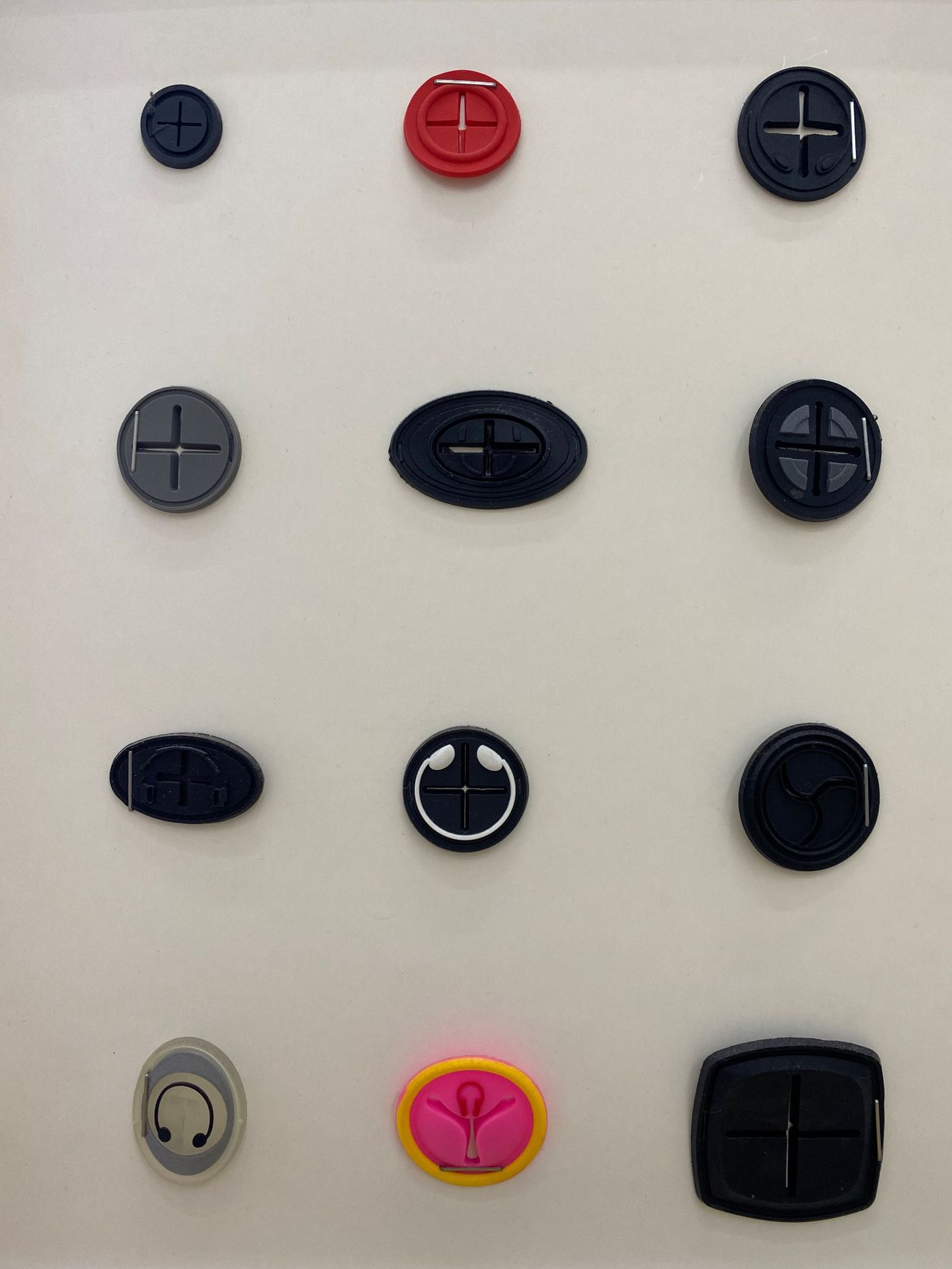 cd hole, leather label, soft rubber, epoxy resin, two-color round headphone jack, various pattern shapes, rubber stamps, silicone pull tags pic 9