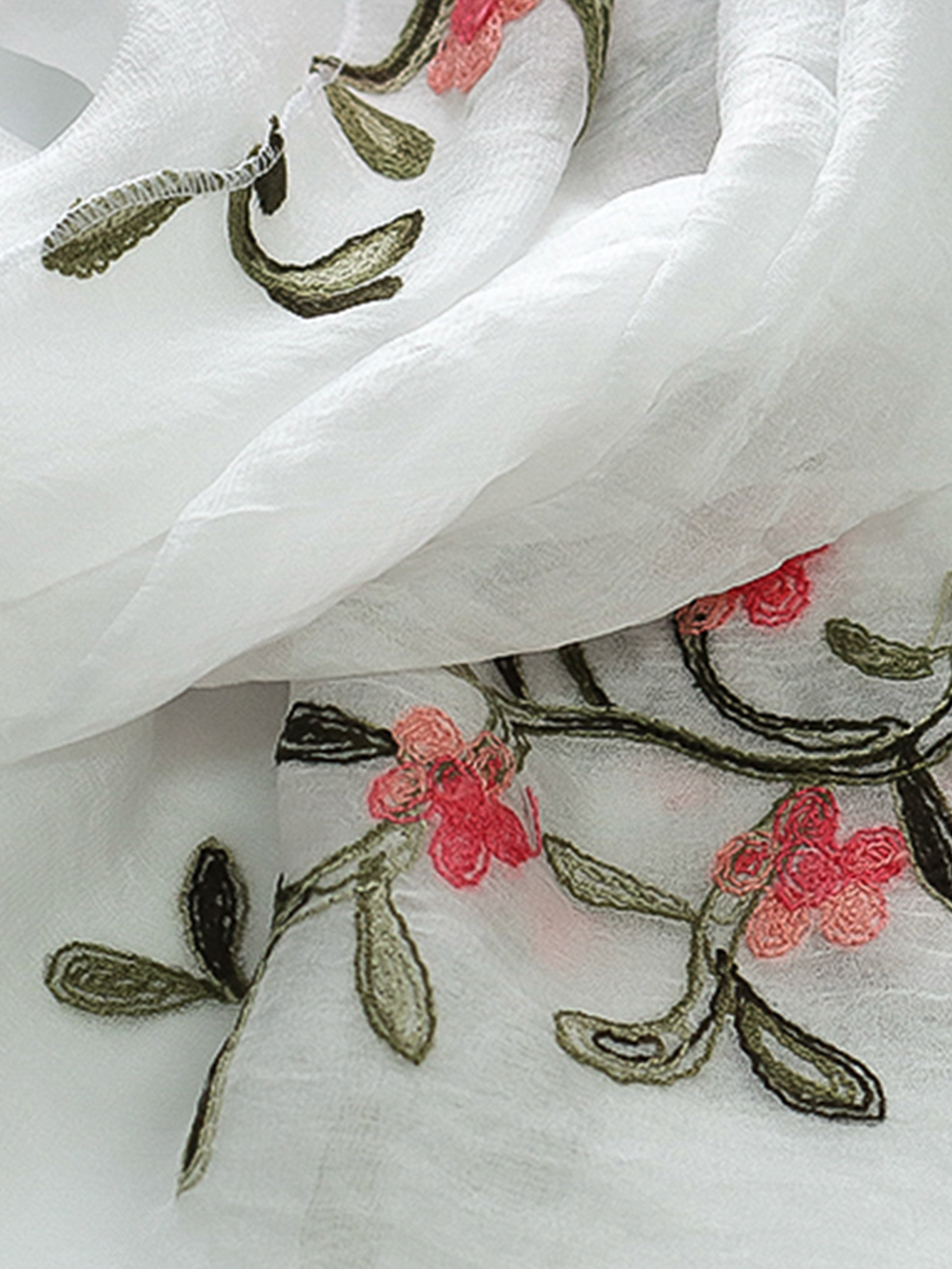 一件代发新款跨境专供美式田园风绣花披肩围脖外出拍照必防晒围巾详情21