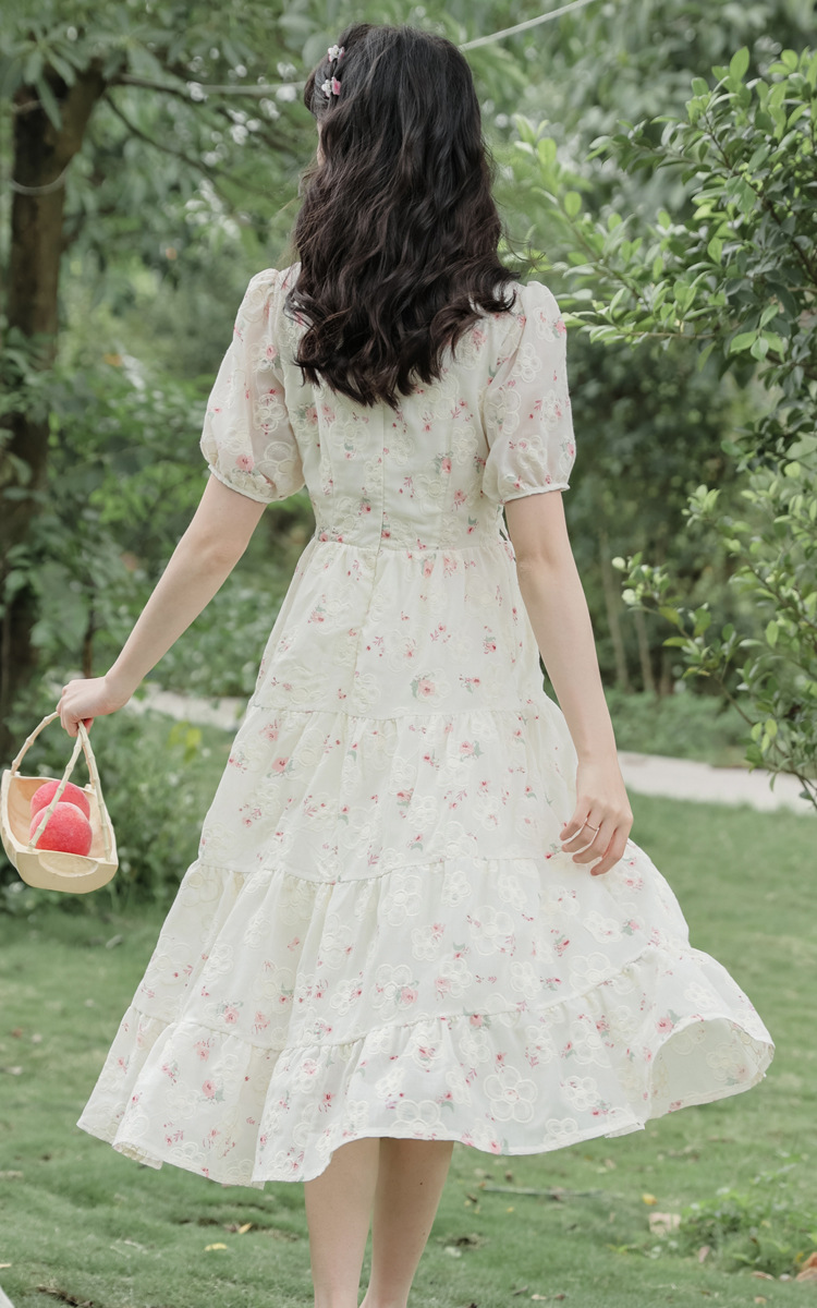 One-piece delivery 2024 Summer new French niche style floral print short-sleeved dress with sweet embroidery and printing pic 17