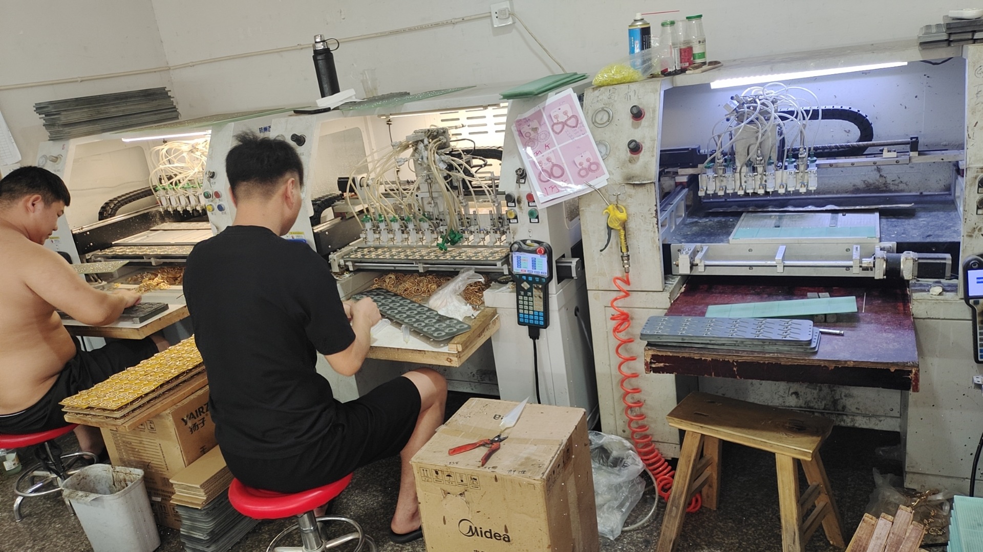 Korean-style fashionable and versatile sweater chain long necklace, with a unique and elegant style and a high-end feel. Blue crystal flower tassel decoration pic 12